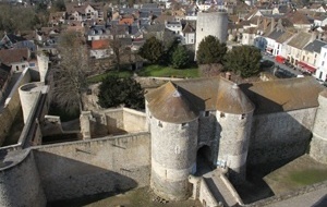 Dourdan (20 km)